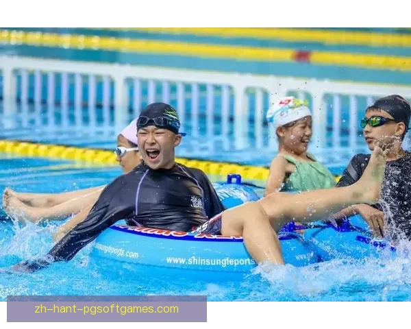 水中争锋：游泳公开赛竞技风采